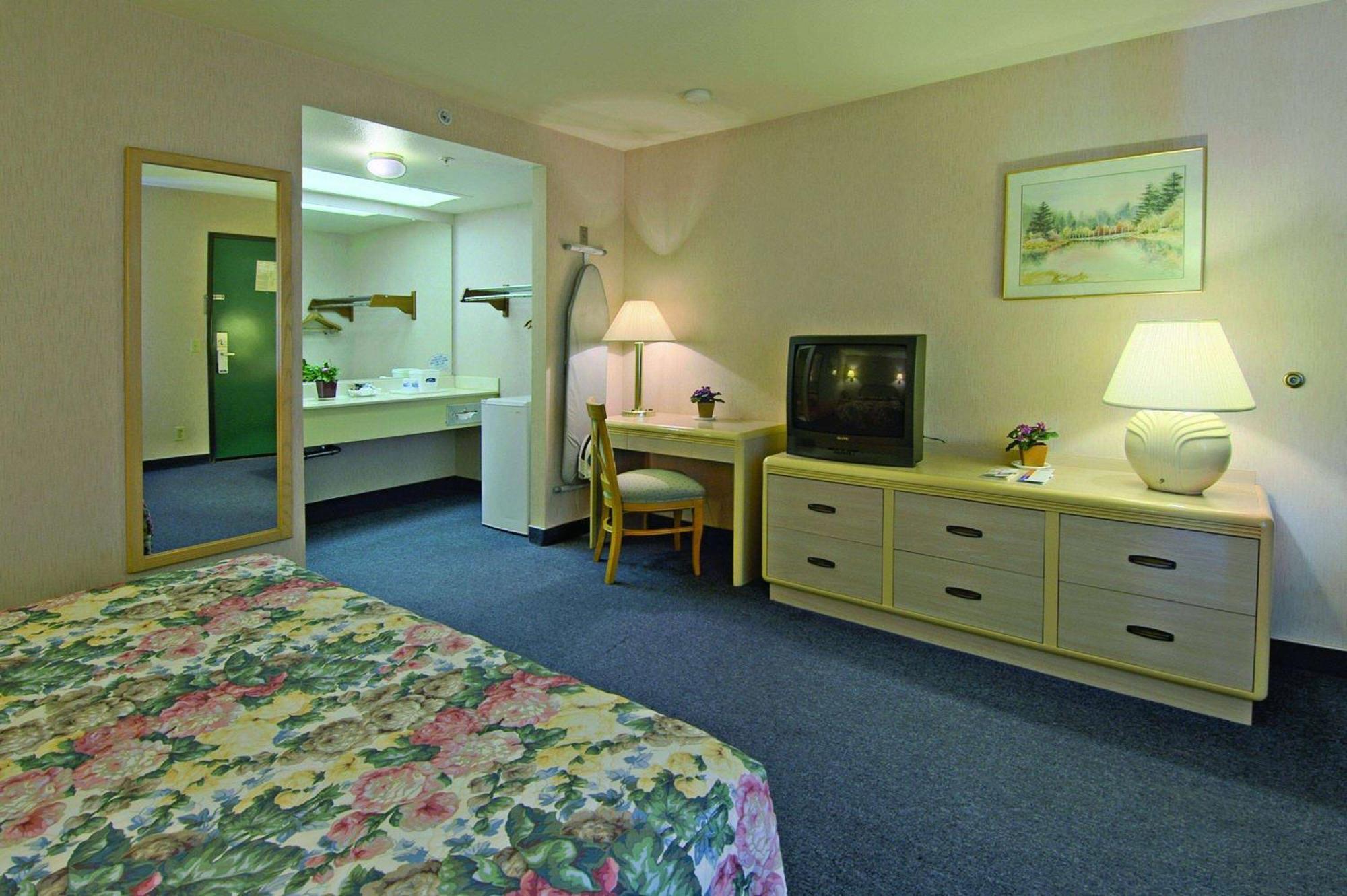 Howard Johnson By Wyndham Norco Eksteriør billede